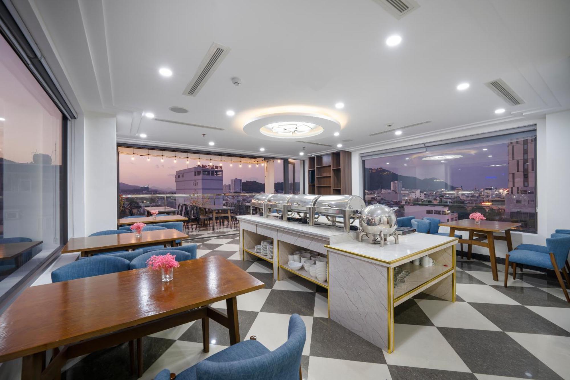 Mira Grand Hotel Куинён Экстерьер фото